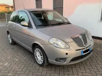 Usata Lancia Ypsilon Silver 75 CV (55 kW) 2011 Marrone Utilitaria