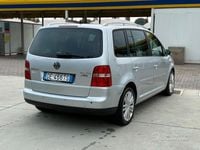 Käytetty VW Touran Highline 169 HP (124 kW) 2007 Harmaa Tila-auto