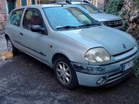 Usata Renault Clio II 58 CV (42 kW) 2001 Grigio Berlina
