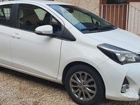 Usata Toyota Yaris Lounge 69 CV (50 kW) 2017 Bianco Berlina