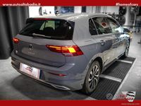 Usata VW Golf VIII Active 150 CV (110 kW) 2021 Grigio delfino Berlina