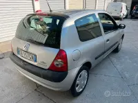 Usata Renault Clio II Luxe 75 CV (55 kW) 2005 Grigio Berlina
