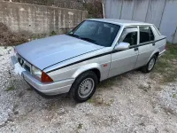 Usata Alfa Romeo 75 105 CV (77 kW) 1992 Grigio Berlina