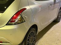 Usata Lancia Ypsilon 95 CV (69 kW) 2017 Grigio Utilitaria