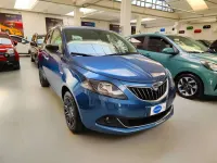 Usata Lancia Ypsilon Gold 69 CV (50 kW) 2023 Blu elegante Utilitaria