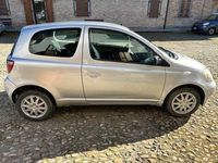 usata Toyota Yaris 1.0 linea terra