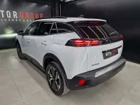 Usata Peugeot 2008 Allure 102 CV (75 kW) 2023 Bianco SUV