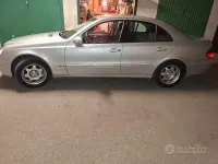 Usata Mercedes E220 150 CV (110 kW) 2003 Grigio Berlina