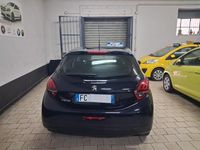 Usata Peugeot 208 68 CV (50 kW) 2015 Blu Utilitaria
