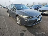 Usata VW Golf VIII Life 110 CV (80 kW) 2023 Grigio Berlina