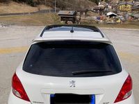 Usata Peugeot 207 92 CV (67 kW) 2011 Bianco Utilitaria