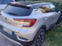Usata Renault Captur Techno 101 CV (74 kW) 2024 Argento SUV