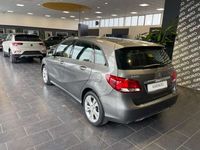 Usata Mercedes B180 Business 109 CV (80 kW) 2015 Grigio Utilitaria
