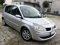 Usata Renault Scénic II 105 CV (77 kW) 2008 Argento Monovolume