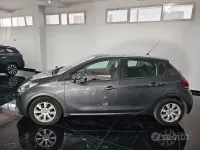 Usata Peugeot 208 Active 75 CV (55 kW) 2016 Grigio Utilitaria
