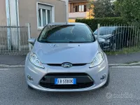 Usata Ford Fiesta Titanium 82 CV (60 kW) 2010 Grigio Berlina
