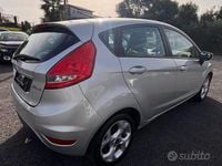 Usata Ford Fiesta Titanium 70 CV (51 kW) 2012 Grigio Utilitaria