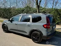 Usata Dacia Jogger 101 CV (74 kW) 2024 Grigio Monovolume