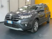 Usata Dacia Jogger Comfort 101 CV (74 kW) 2022 Grigio Monovolume