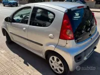 Usata Peugeot 107 68 CV (50 kW) 2010 Grigio Utilitaria