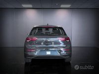 Usata VW Golf VIII Life 116 CV (85 kW) 2024 Grigio Berlina