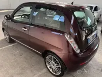 Usata Lancia Ypsilon 60 CV (44 kW) 2009 Viola Utilitaria