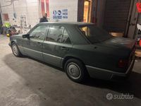 Usata Mercedes E200 122 CV (89 kW) 1992 Verde Berlina