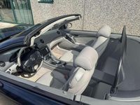 Usata Mercedes SL350 245 CV (180 kW) 2004 Blu/azzurro Cabrio
