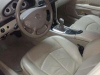 Usata Mercedes E220 136 CV (100 kW) 2004 Blu Berlina