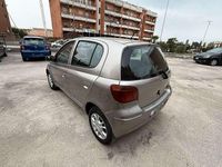 Usata Toyota Yaris 65 CV (47 kW) 2004 Grigio Utilitaria