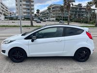 Usata Ford Fiesta 75 CV (55 kW) 2015 Bianco Berlina