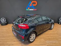 Usata Kia Rio 75 CV (55 kW) 2015 Grigio Berlina