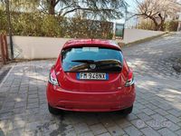 Usata Lancia Ypsilon Gold 69 CV (50 kW) 2018 Rosso Utilitaria