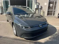 Usata VW Golf VIII Life 116 CV (85 kW) 2024 Grigio Berlina