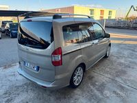 Usata Ford Tourneo Courier 75 CV (55 kW) 2015 Marrone Monovolume