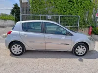 Usata Renault Clio II Dynamique 75 CV (55 kW) 2011 Argento Berlina