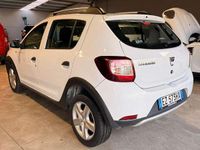 Usata Dacia Sandero Prestige 90 CV (66 kW) 2015 Bianco Berlina