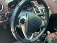 Usata Ford Fiesta Titanium 82 CV (60 kW) 2011 Bianco Utilitaria