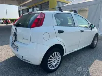 Usata Fiat Grande Punto 69 CV (50 kW) 2012 Bianco Utilitaria