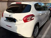 Usata Peugeot 208 82 CV (60 kW) 2013 Bianco Utilitaria
