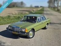 Usata Mercedes 200 60 CV (44 kW) 1982 Verde Berlina