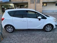 Usata Opel Meriva 90 CV (66 kW) 2012 Bianco Monovolume