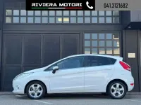 Usata Ford Fiesta Titanium 97 CV (71 kW) 2010 Bianco Berlina