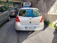 Usata Toyota Yaris Sol 87 CV (63 kW) 2009 Argento Berlina