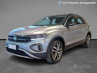 Usata VW T-Roc 150 CV (110 kW) 2023 Grigio / pastello SUV