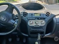 Usata Toyota Yaris 86 CV (63 kW) 2005 Grigio Station wagon