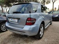 Usata Mercedes ML350 272 CV (200 kW) 2006 Blu SUV