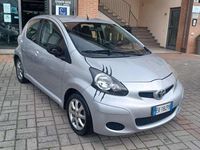 Usata Toyota Aygo Connect Style 68 CV (50 kW) 2011 Argento Utilitaria