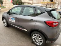 Käytetty Renault Captur 90 HP (66 kW) 2016 Harmaa Katumaasturi