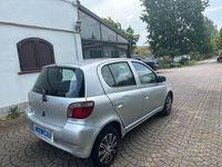 Usata Toyota Yaris 65 CV (47 kW) 2004 Grigio Utilitaria